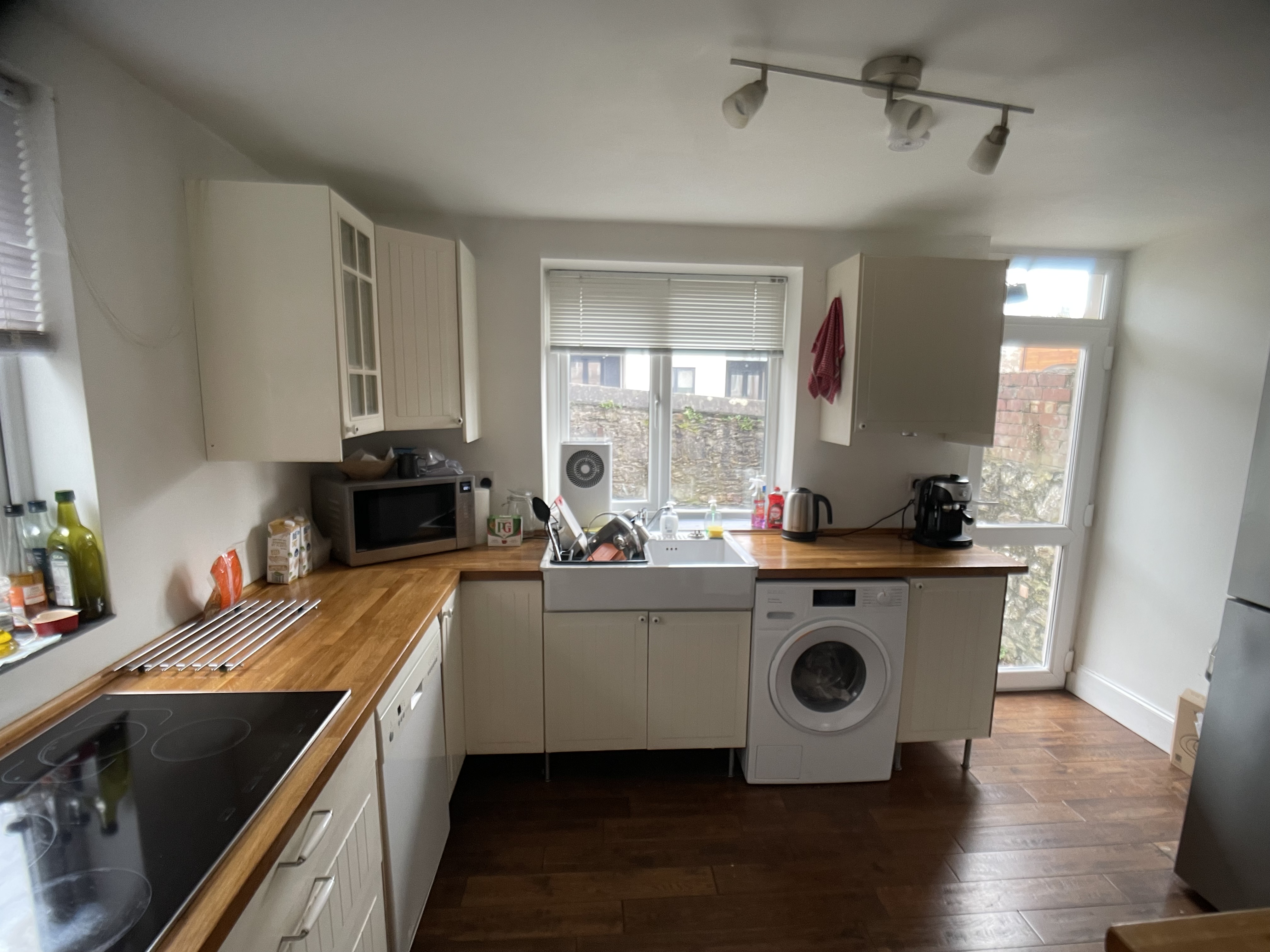 Photo of kitchen in student house on Diamond Avenue, Plymouth